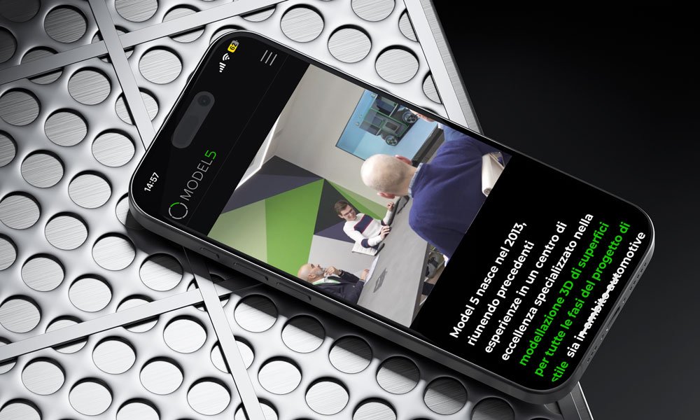 Sito web di Model 5 ottimizzato per la versione mobile